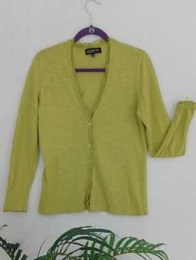 Jones New York Bright Lime Green V‑Neck Cardigan With Tailored Ruffle Trim
